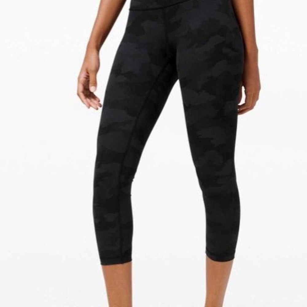 Lululemon wunder under black camp crop leggings size 4